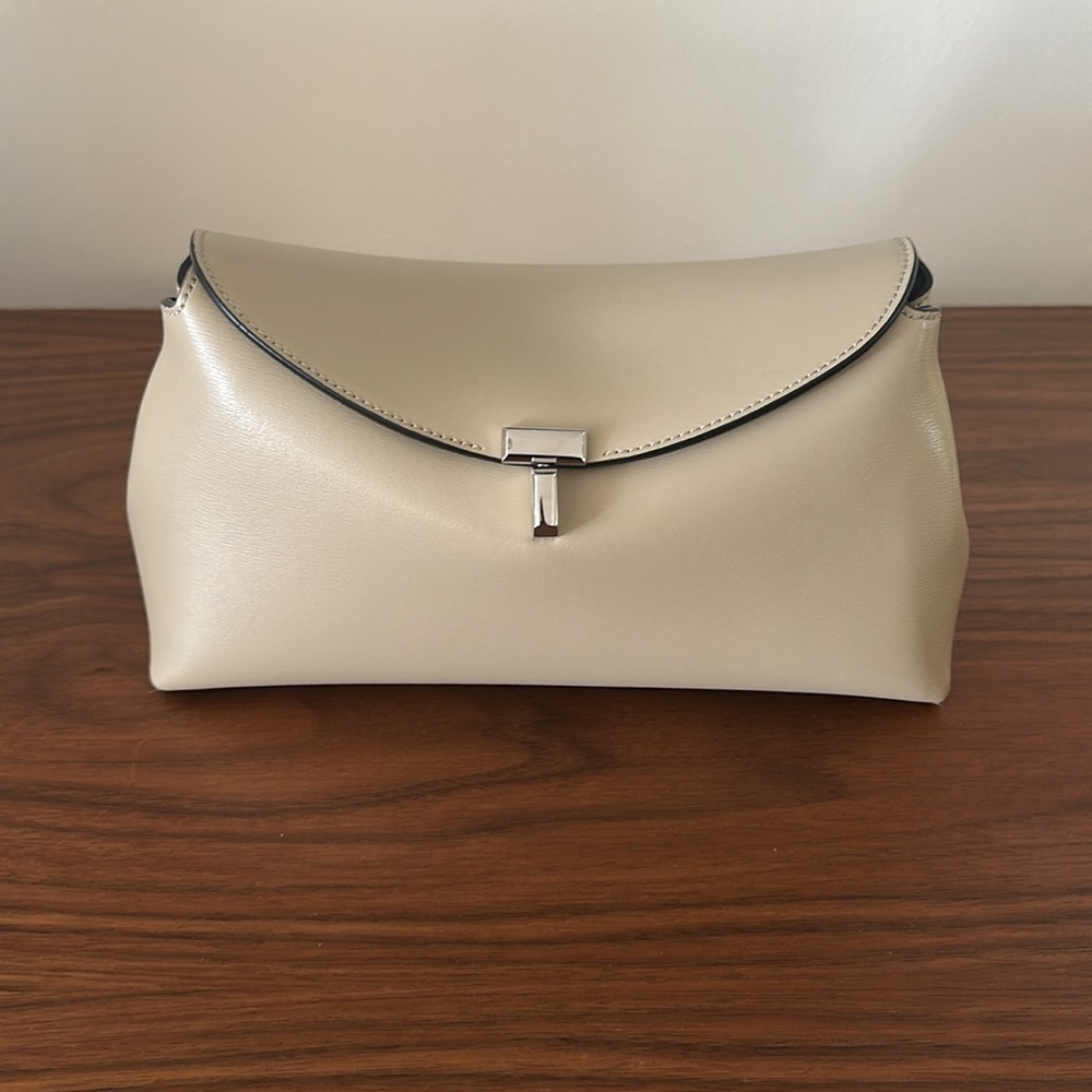 Toteme T-Lock Leather Clutch - Fawn